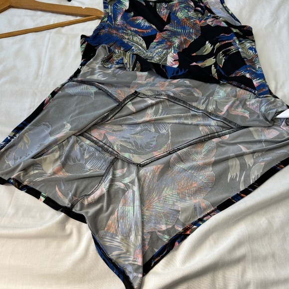 KAREN KANE Women's Tropical Floral Print Sleeveless Asymmetrical Blouse‎ X-Large - Picture 7 of 13